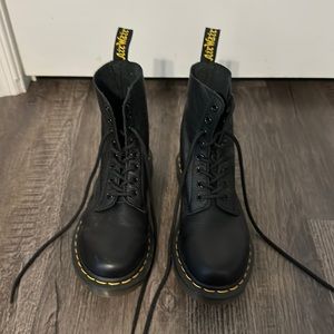 Black Doc Martens size 7, only worn twice!!